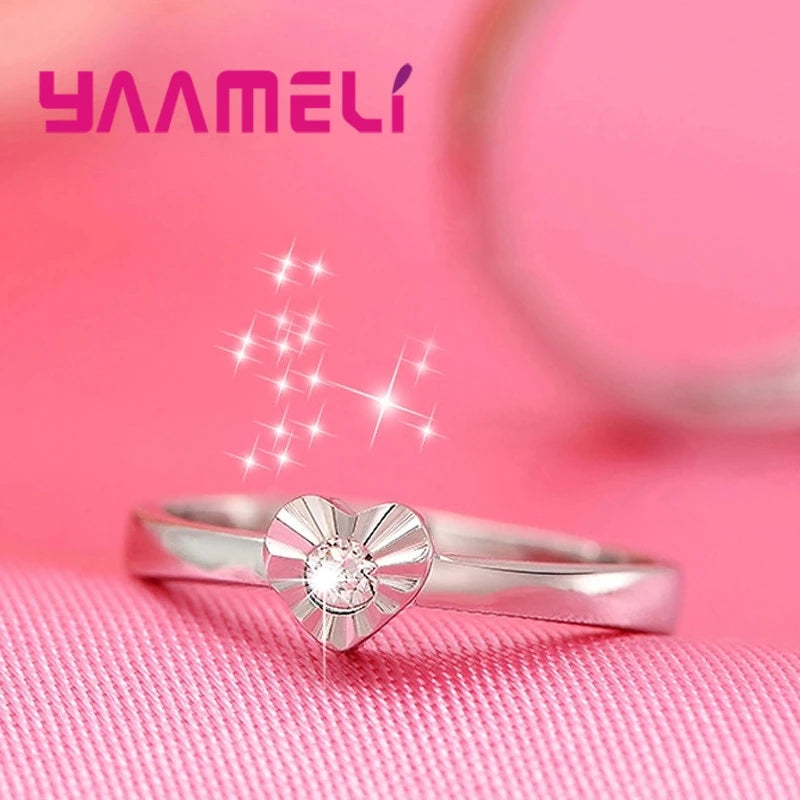 Um conjunto de casal Bague Lover Melhores presentes Prata Círculo Oco Coração Anel para Mulheres Homens Acessórios de casamento Anéis de cristal Jóias